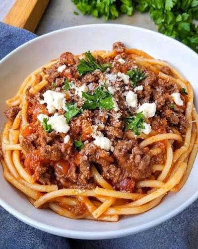 Keima me Makaronia (Greek Spiced Meat Sauce with Pasta)