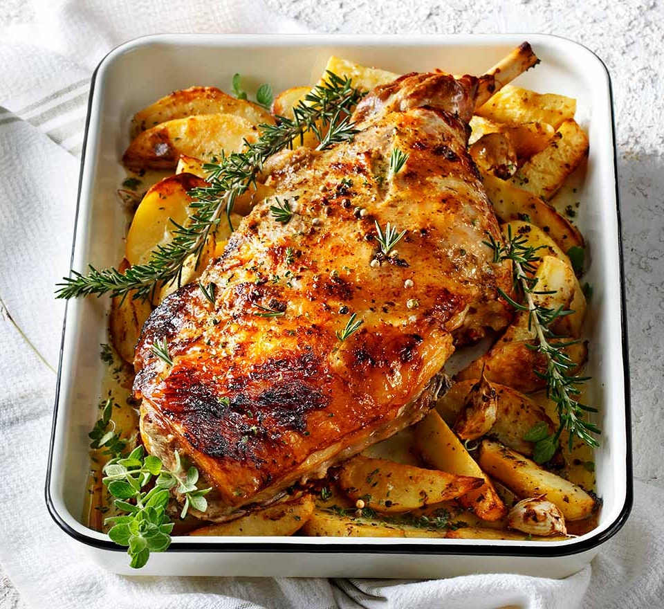 Roast lamb with potatoes